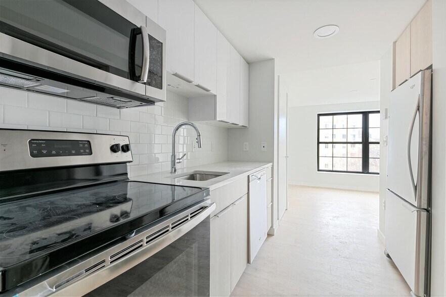 Building Photo - 24 Soden St