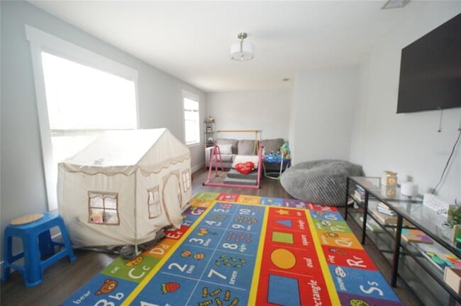 Building Photo - 8815 Royal Enclave Blvd