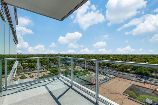 Building Photo - 8119 Douglas Ave