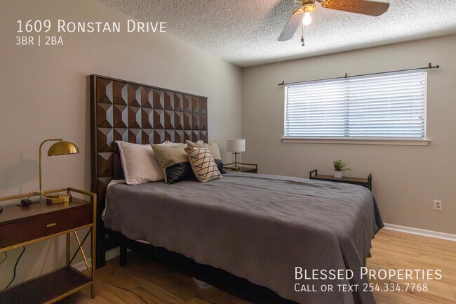 Building Photo - 1609 Ronstan Dr
