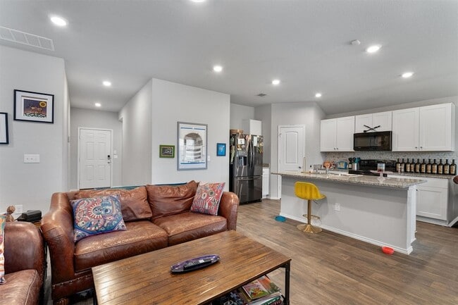 Building Photo - 12701 Brahmin Dr