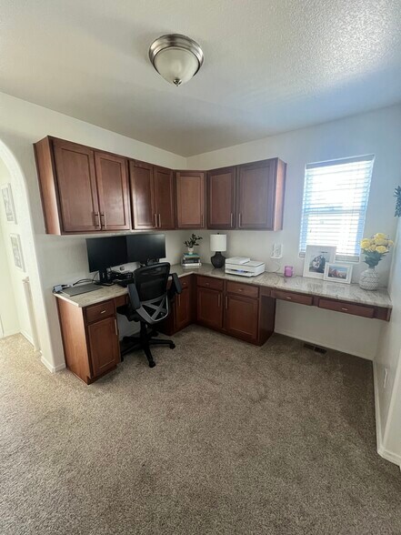 Building Photo - 6683 Silverwind Cir