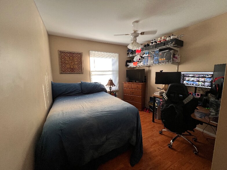 Building Photo - 2694 College Hill Cir