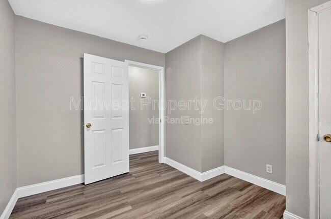 Building Photo - 273 Roderick Dr
