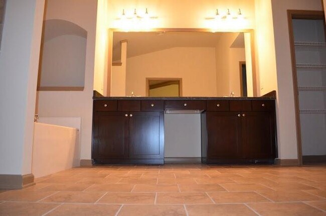 Building Photo - 665 Township Cir