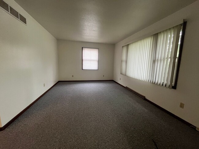 Building Photo - 2-Bedroom Single Family Duplex Available for Rent in Goshen's Colonial Farms Subdivision