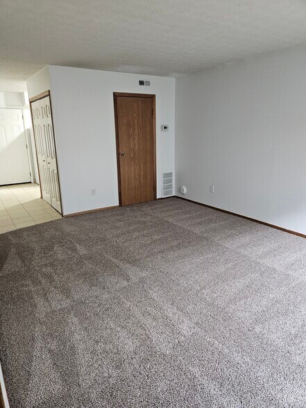 Large living room - 2980 Donnylane Blvd