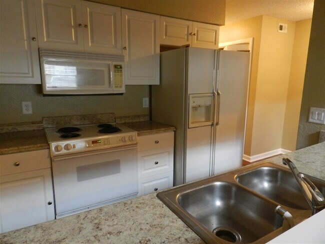 Building Photo - 2388 Parrot Ln