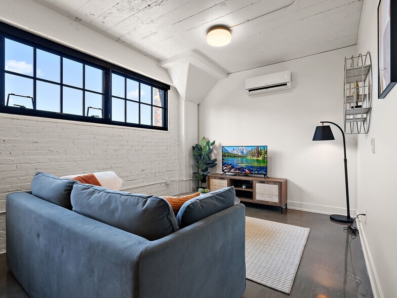 Building Photo - 608 N 3rd St