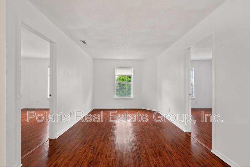 Building Photo - 2009 Dutch Elm Dr