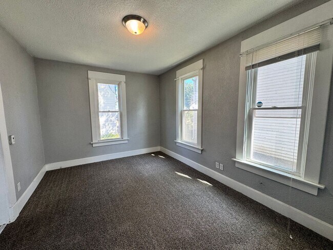 Building Photo - 307 S Lincoln Ave