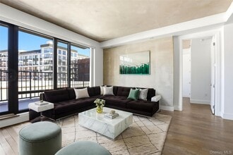 Building Photo - 225 E 138th St