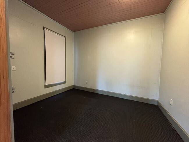 Building Photo - Apartment in Guinda