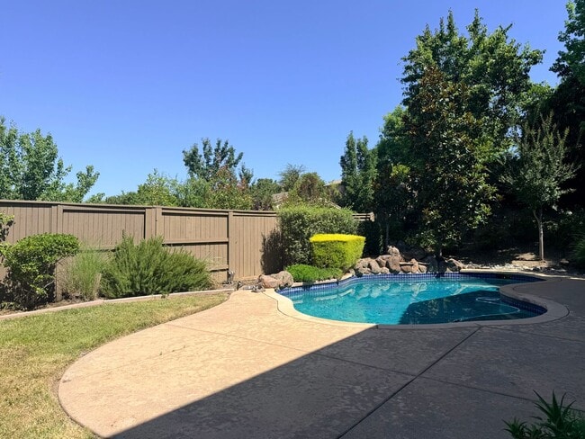 Building Photo - 5-Bed Gated Family Oasis | Prime Location & Backyard Space