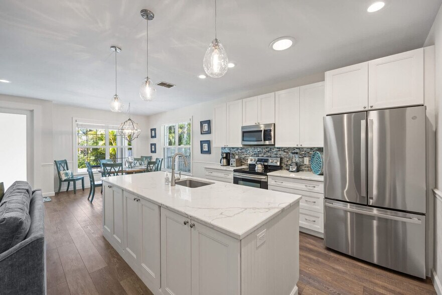 Building Photo - 551 91st Ave N