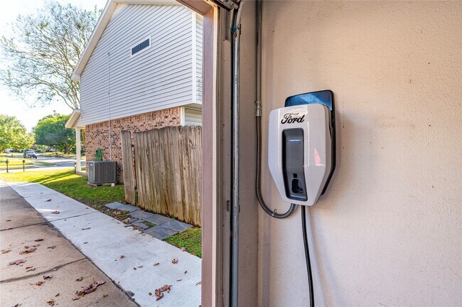 Building Photo - 603 Chedworth Dr