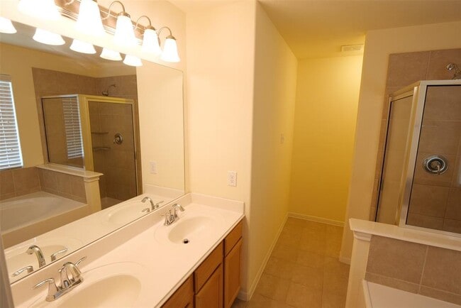 Building Photo - 814 Rosa Del Villa Ct