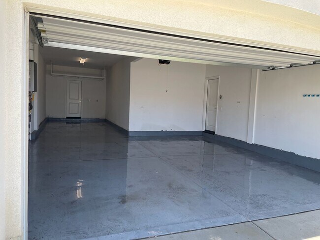 Building Photo - Stunning 4 bedroom home in Vista-With Solar!
