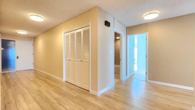 Building Photo - 2 Bedroom Condo in Mukilteo