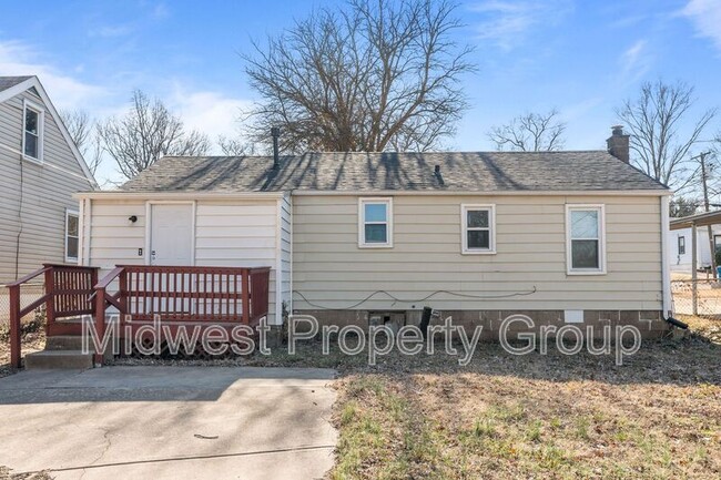 Building Photo - 161 Anistasia Dr