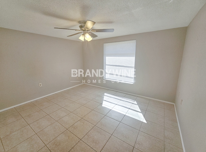 Building Photo - 7815 Treasure Pointe Dr