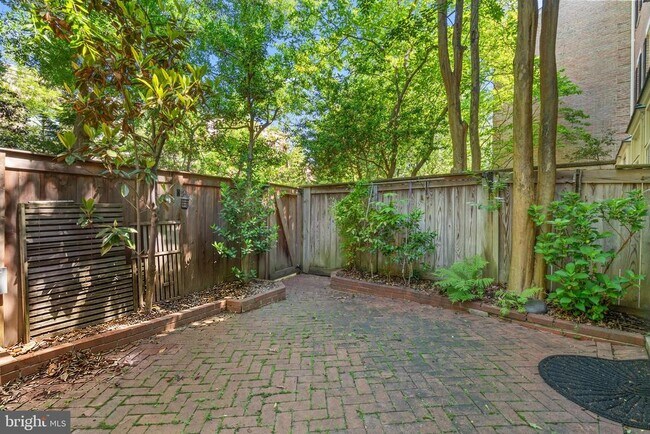 Building Photo - 4422 Westover Pl NW