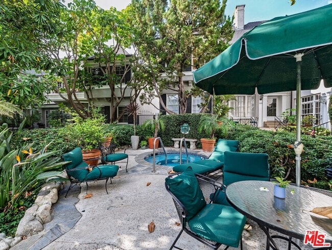 Building Photo - 1321 Hayworth Ave