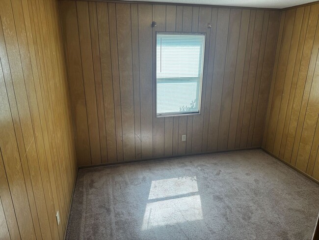 Building Photo - Welcome to Ravenwood Drive!