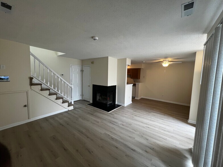 Building Photo - 343 Lee's Ml Dr