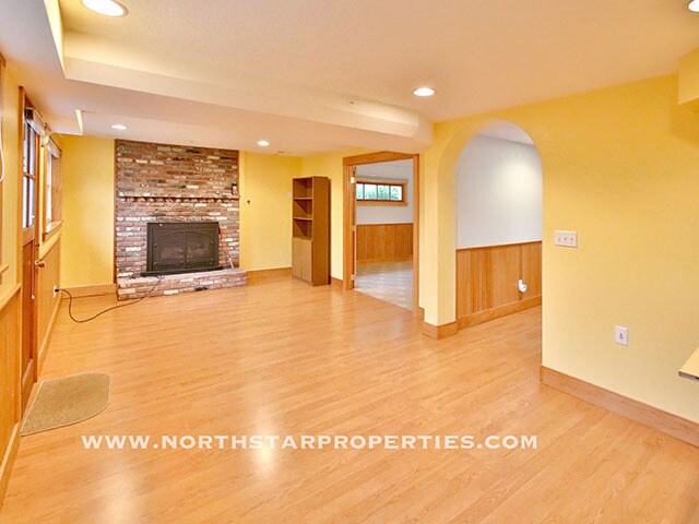 Building Photo - Great Lake Oswego Home Walking Distance to Everything