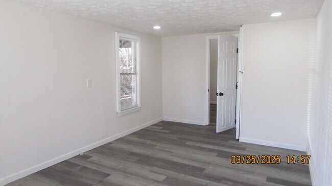 Building Photo - Newly renovated spacious cottage in Mountain View Subdivision!