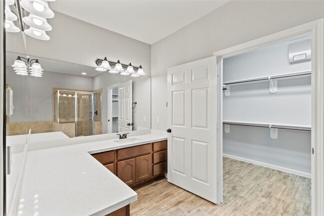 Building Photo - 521 Ironwood Forest Dr