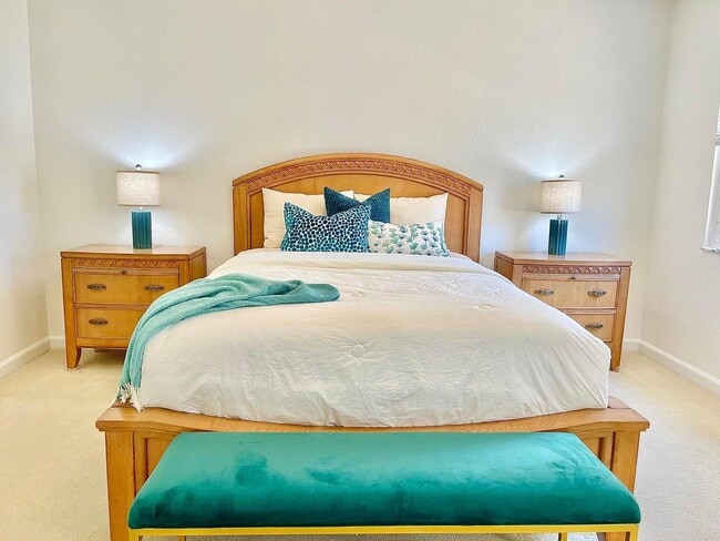 Building Photo - 3567 Commodore Cir