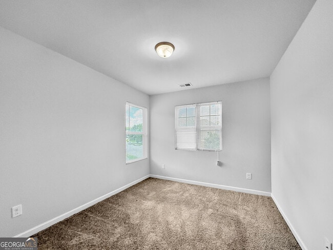Building Photo - 140 Daisy Cir