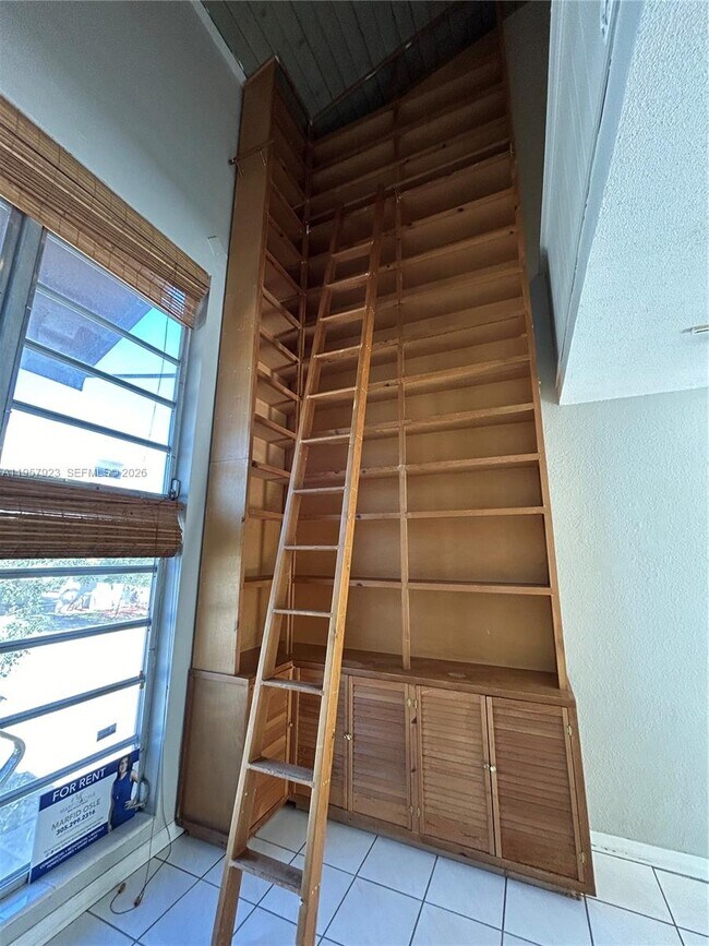 Building Photo - 234 Antiquera Ave