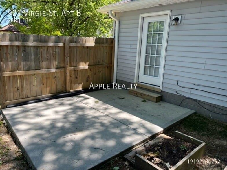 Building Photo - 921 Virgie St