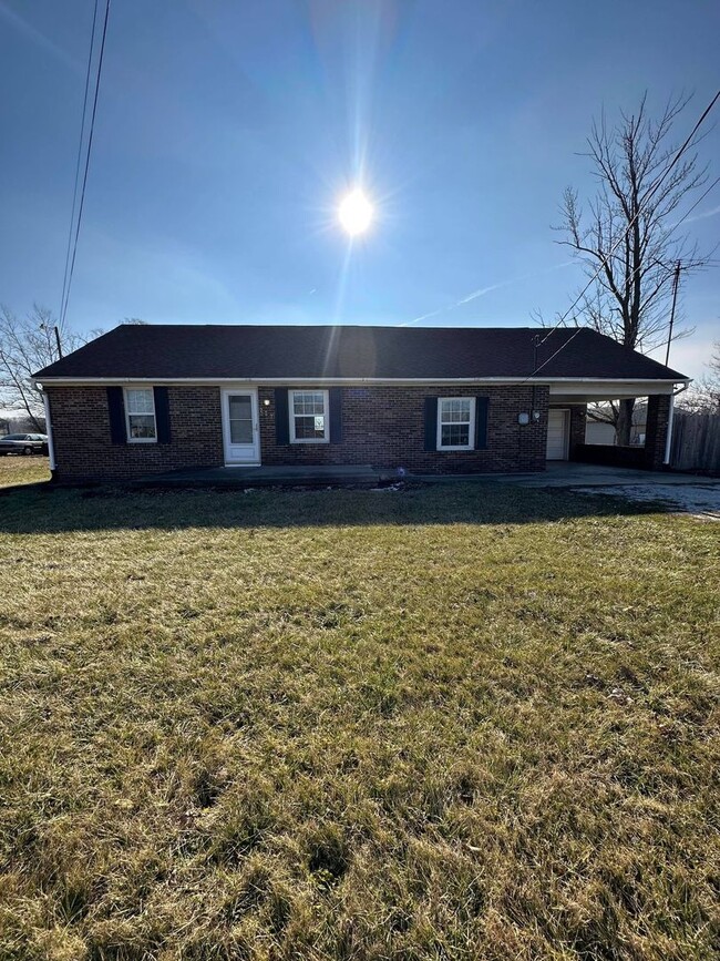 Building Photo - 3 Possible 4 Bedroom Home in Alexandria