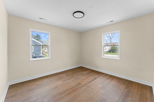 Building Photo - Charming 2-bedroom, 1 bath