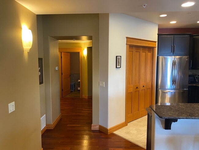 Building Photo - 2 bedroom Whitefish Condo with views and walking distance to City Beach!