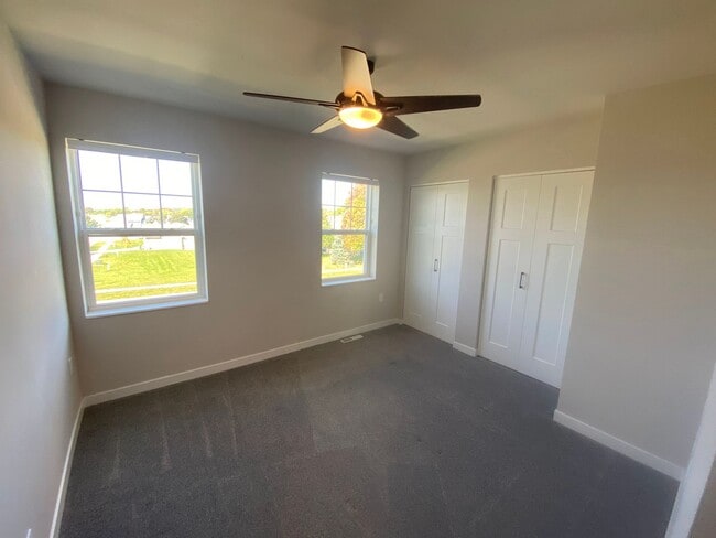 Building Photo - 4 bed, 3.5 Bath Single Family Home (Middle...