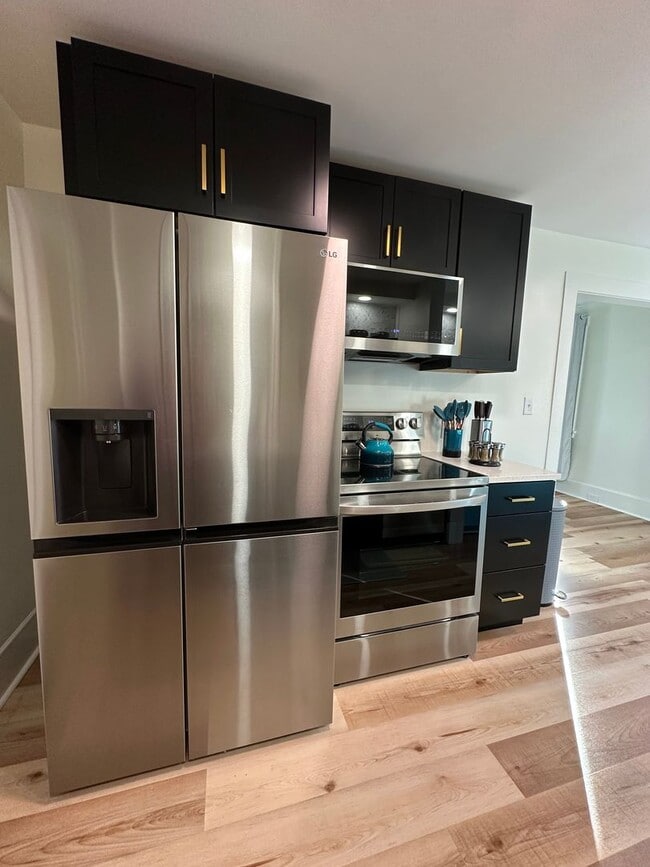 Building Photo - 3 bedroom, 2 bath, unfurnished or furnishe...
