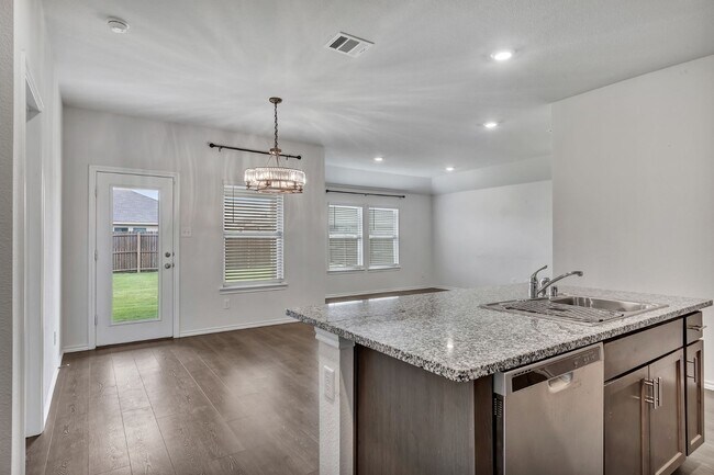 Building Photo - Royce City Home