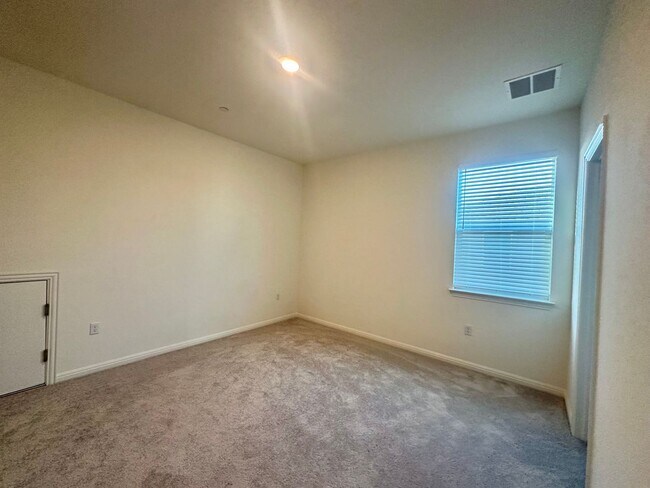 Building Photo - 4 Bed 3 Bath Austin Tx!!!! NEW MANAGEMENT