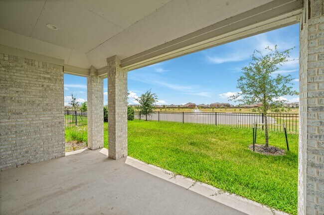 Building Photo - 7623 Coral Lk Dr