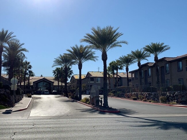 Building Photo - 2 BED / 2 BATH CONDO ON HORIZON RIDGE