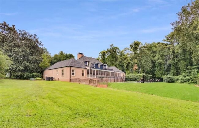 Building Photo - 6043 Giles Rd
