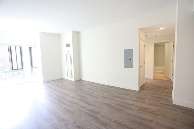 Building Photo - 24 2nd St