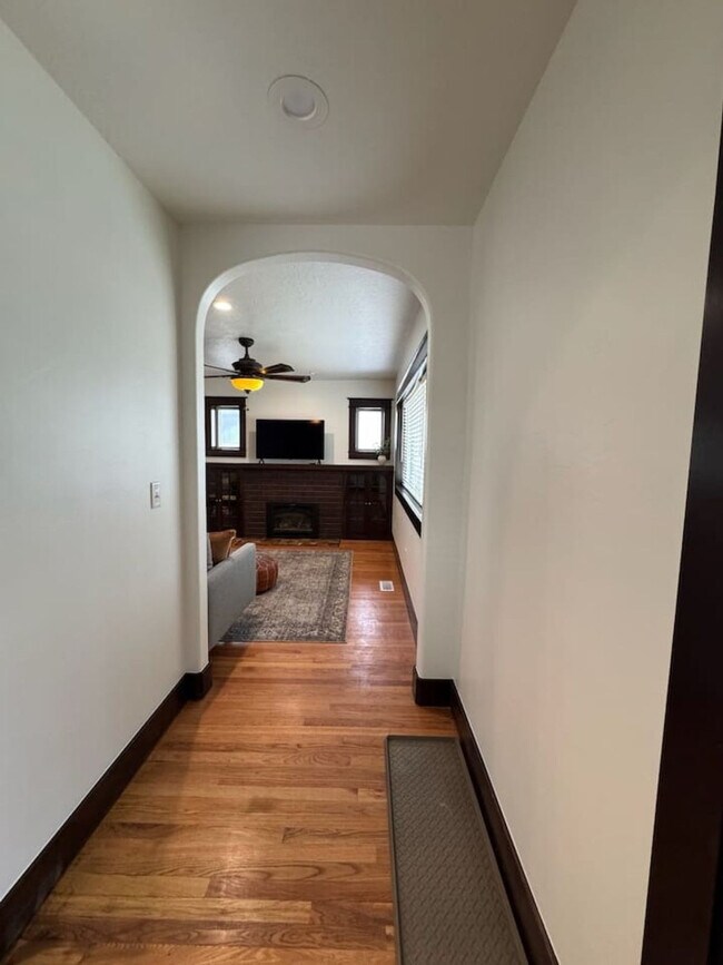 Building Photo - 3076 Melbourne St