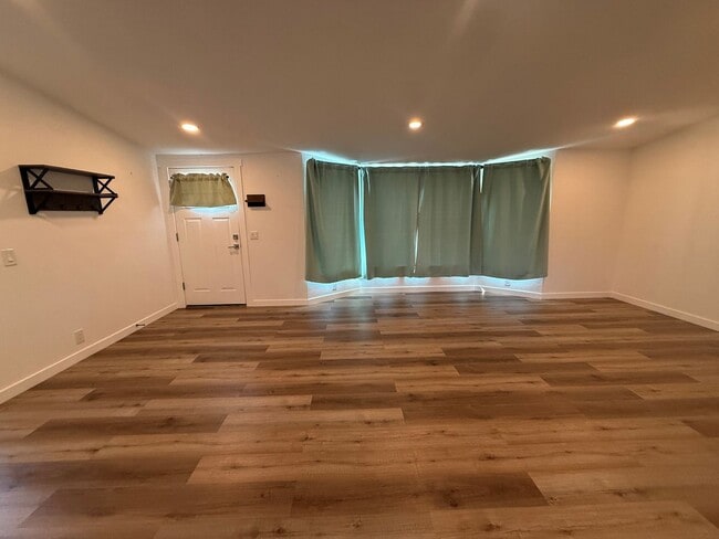 Building Photo - Now renting 3 bedroom House