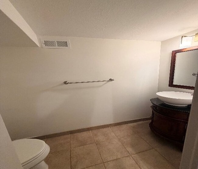 Building Photo - Row Home Available In Omaha